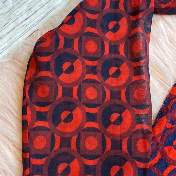 Karen Millen Red Blue Pattern Sheer Sleeve Tie Neck Long Sleeve Top sz 4 - Picture 4 of 13